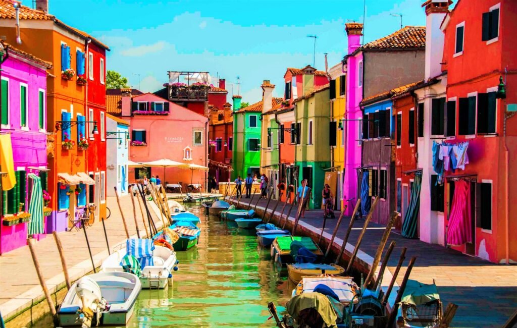Day Trip to Burano & Murano. image credit: https://www.vivovenetia.com/ 