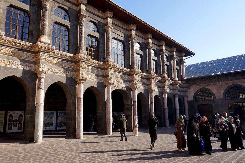 Diyarbakir ,Image credit: https://happyfrogtravels.com/  