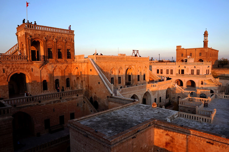 Midyat Image credit:  https://happyfrogtravels.com/ 